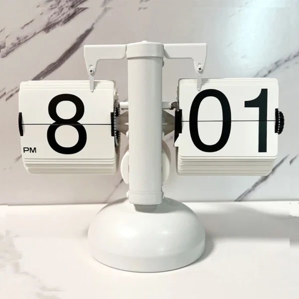Relógio Flip de Mesa Retrô – Números que Viram Sozinhos